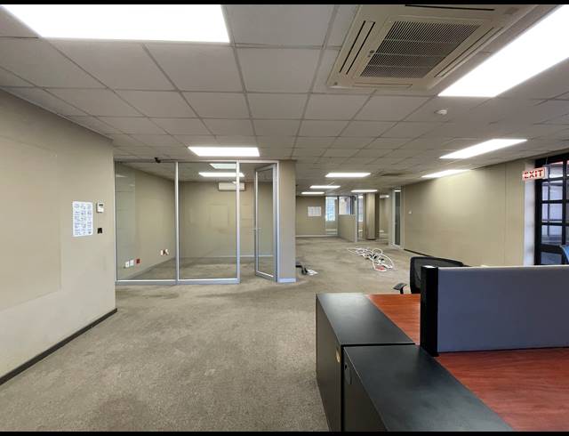 498.50M² OFFICE TO LET IN BRYANSTON